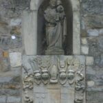 St. Josef außen mit Wappen