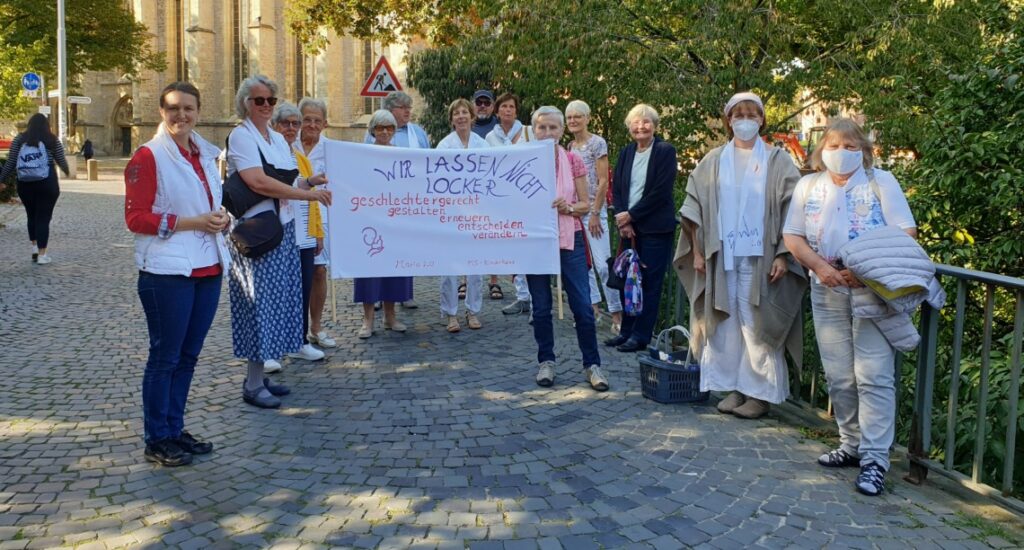 Gruppenbild Maria 2.0 mit Transparent