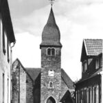 schwarz-weiß Außen-Aufnahme der alten St. Josefs-Kirche