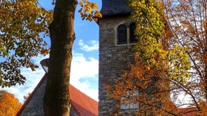 St. Josef Kirche im Herbst