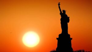 Freiheitsstatue New York im Sonnenuntergang, Foto: cesargp, Liz: CC-by-sa